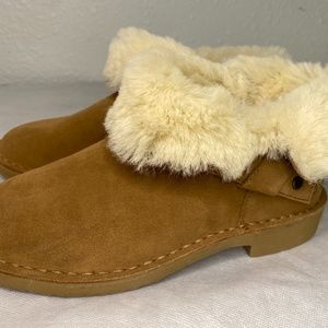 Ugg Sheepkskin Ankle Bootie Boot Size 6 Brand NWOT